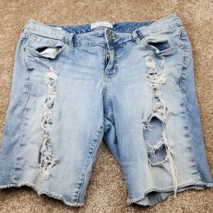 Torrid Denim Boyfriend Shorts Light Wash Distressed Raw Hem Size 14 RN148862